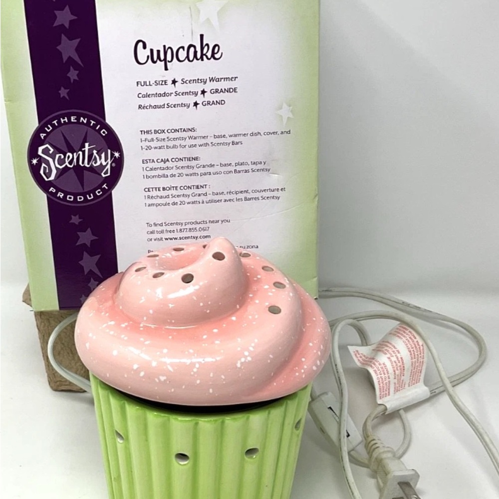 Scentsy never used Cupcake Ceramic Wax Warmer Set